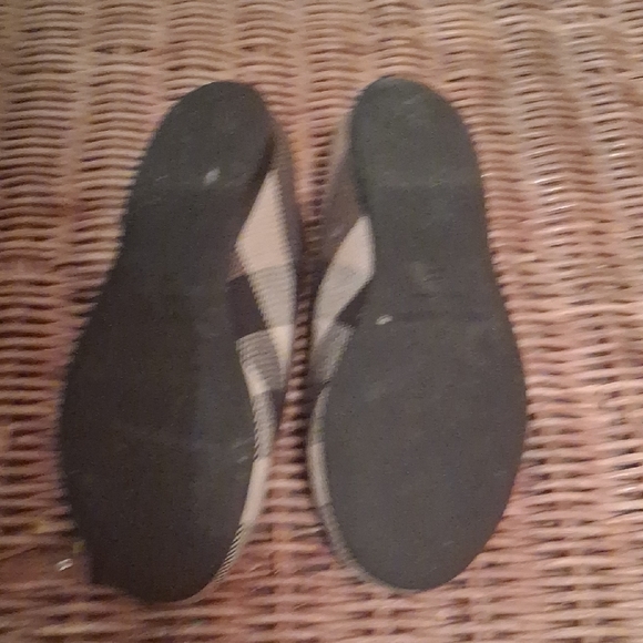 AUTHENTIC BURBERRY LITTLE GIRLS NOVACHECK FLATS SIZE 27 EURO - Picture 8 of 12